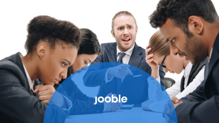 Як поводитися з соціопатом на роботі